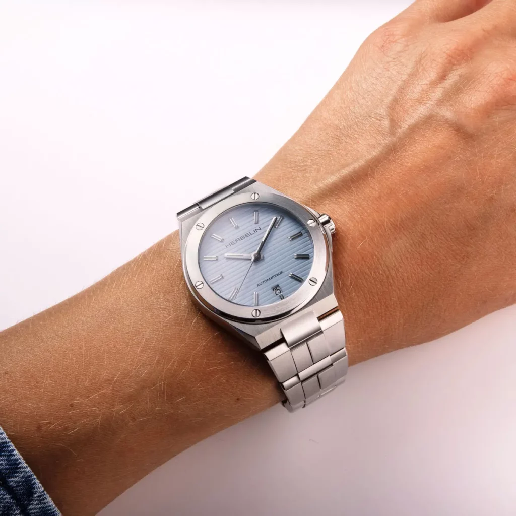 porte montre herbelin cap camarat cadran bleu bracelet acier