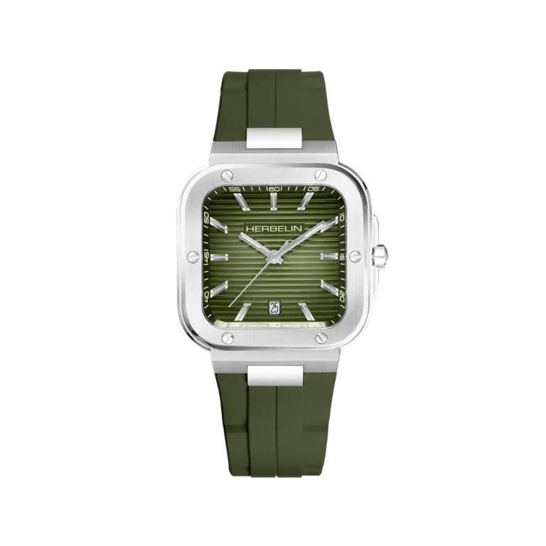 Montre Cap Camarat Herbelin à cadran vert olive strié avec boîtier carré en acier et bracelet caoutchouc vert, affichage date à six heures